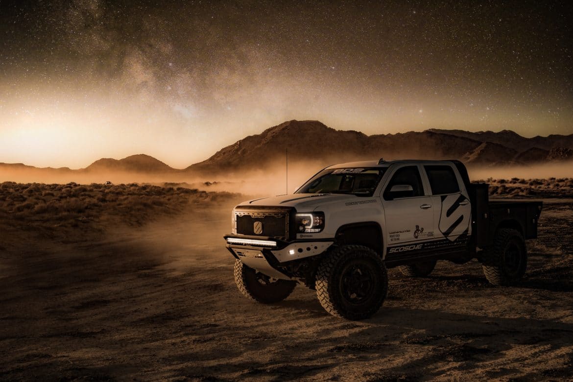 4×4-desert-dust-golden-hour-1149066
